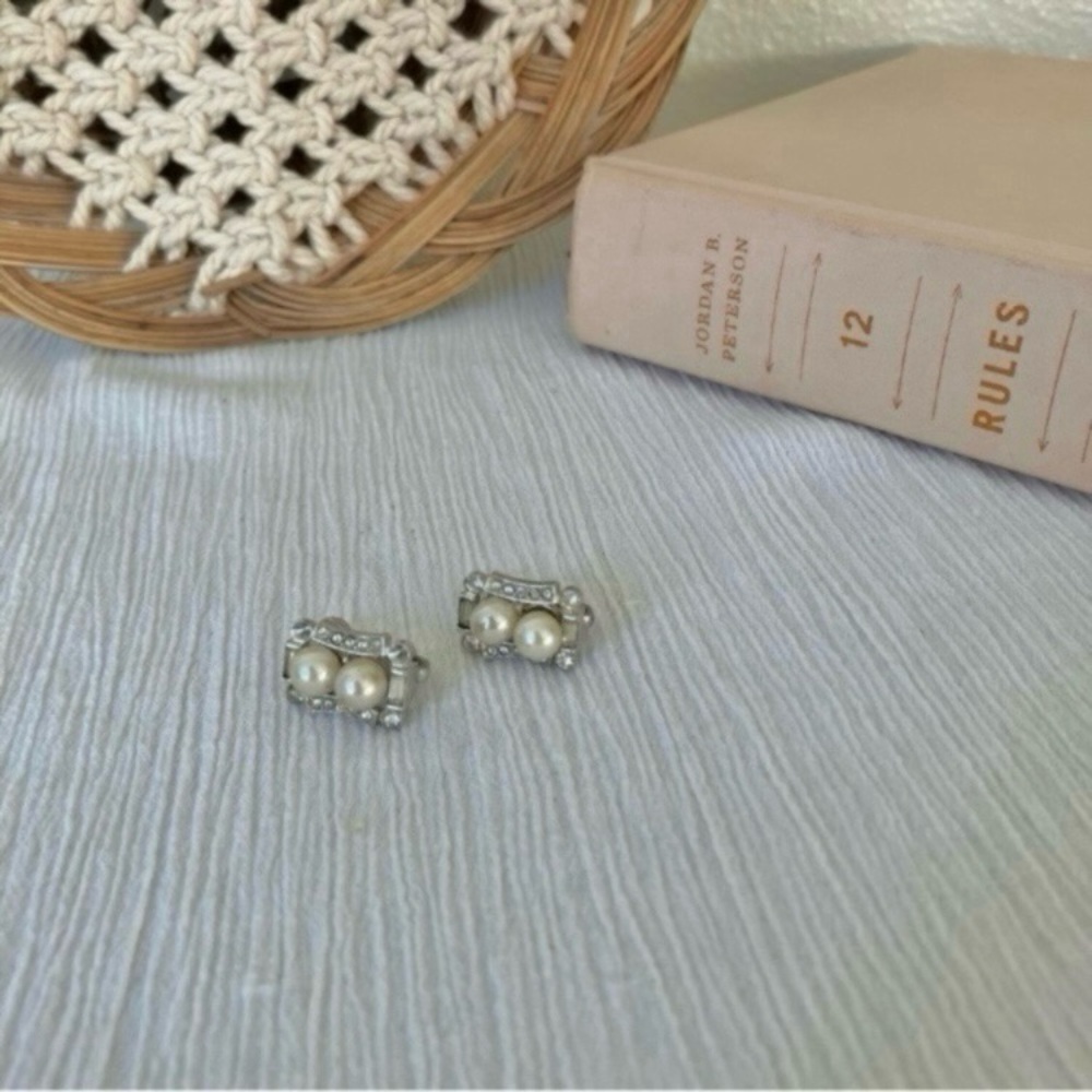 Vendome Pearl Rhinestone Earrings Vintage Elegant Classic Style Minimal Pearlcor - Picture 11 of 11